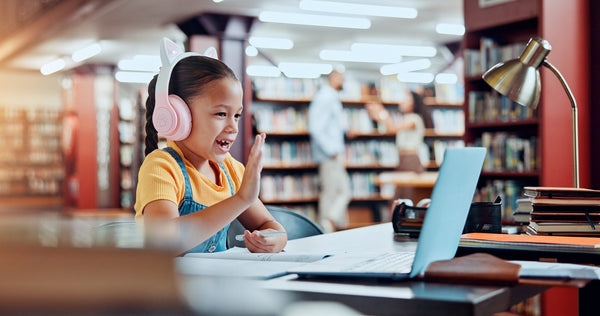 Exploring the Potential of AI Tools in Language Learning – A Reflective Analysis