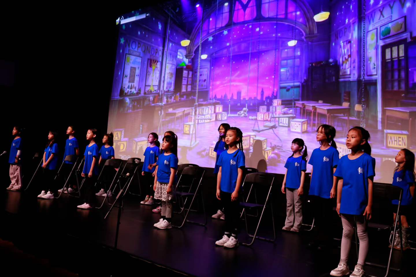 HereWeArt Teenagers Five-day Musical Summer Camp "Cats"